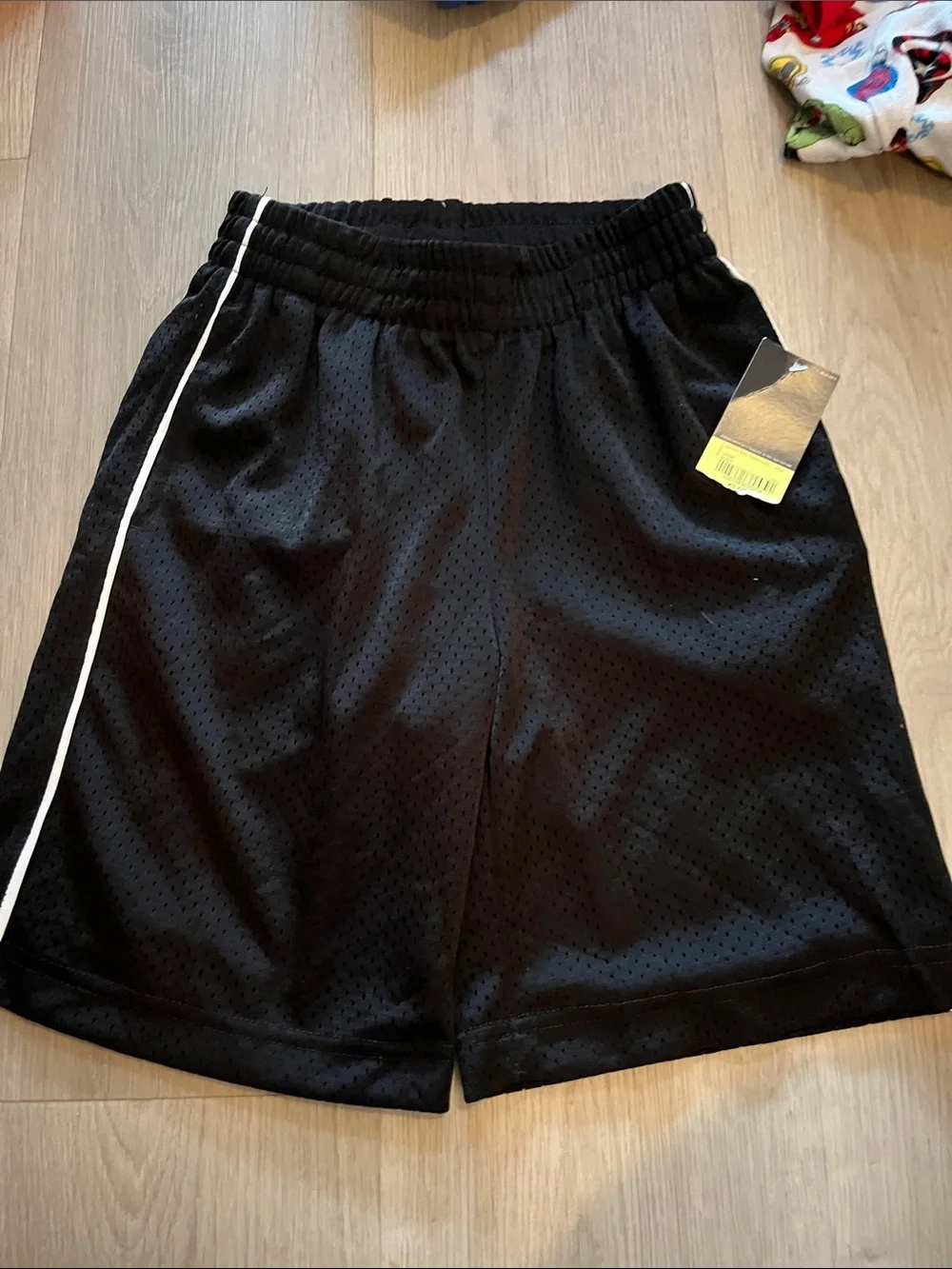 Xersion Black Mesh Athletic Shorts with White Side Piping XS 6/7